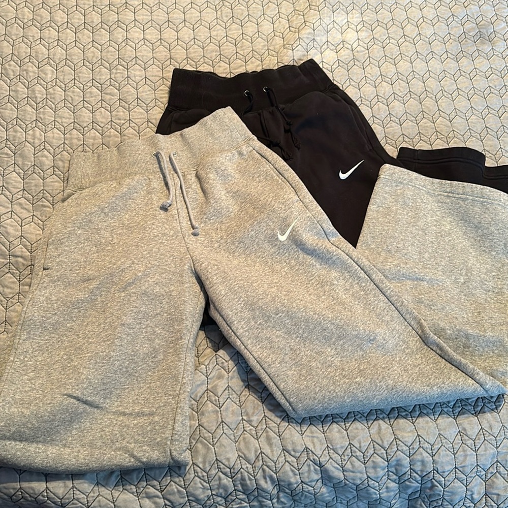 Women’s Nike wide leg sweatpants